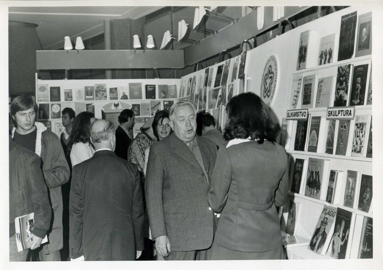 Бранко на Сајму књига у Београду, 1975. (Архив САНУ)