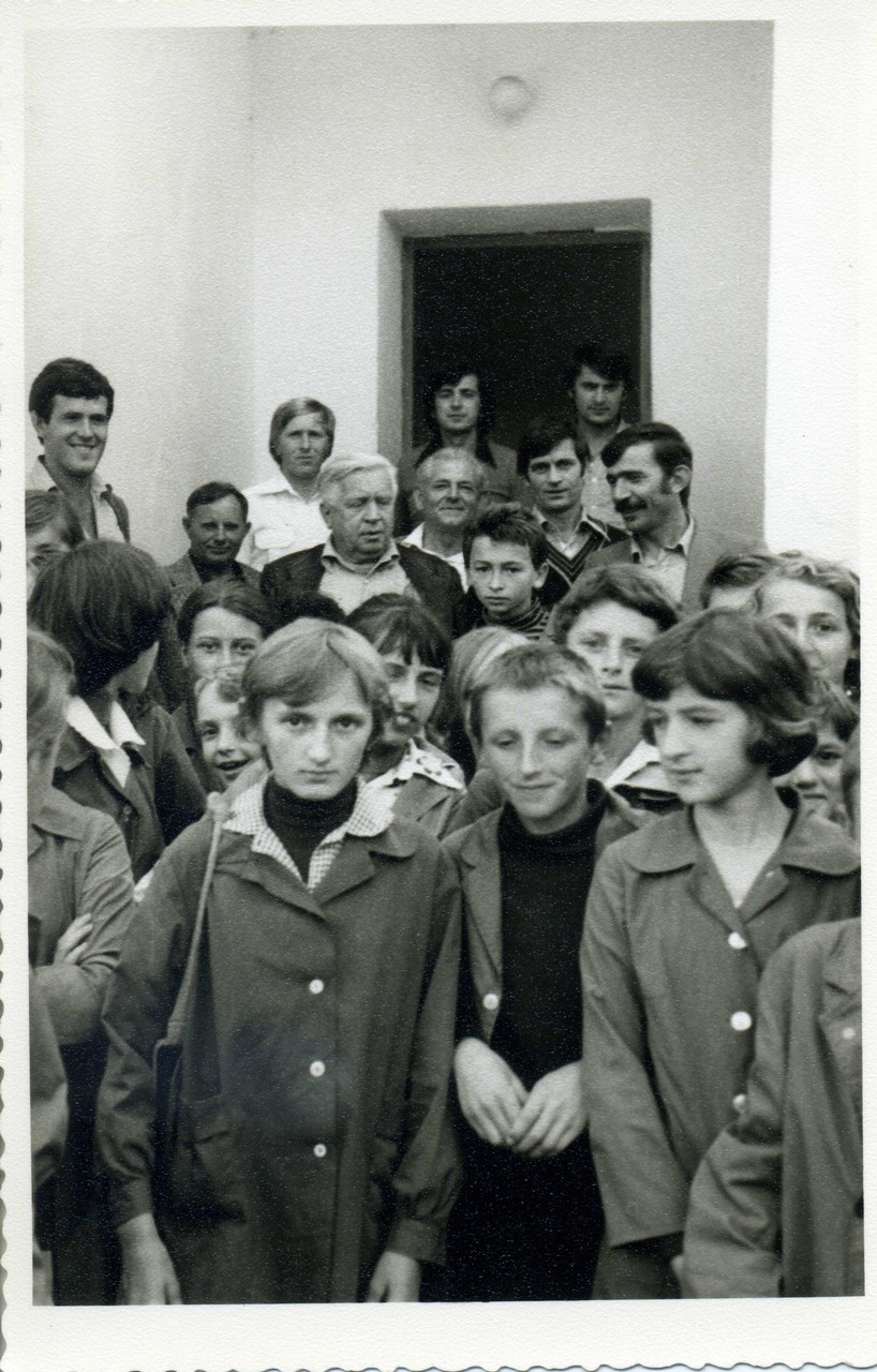 Бранко са дјецом, Хашани 1977. (Aрхив САНУ)